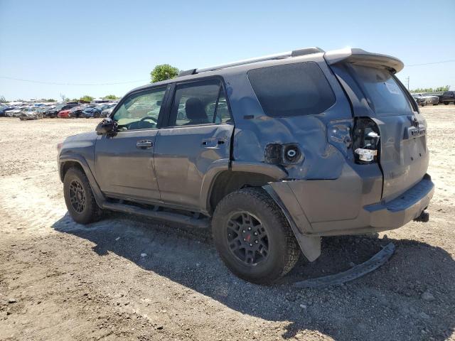 JTENU5JR2P6180475 - 2023 TOYOTA 4RUNNER SE GRAY photo 2