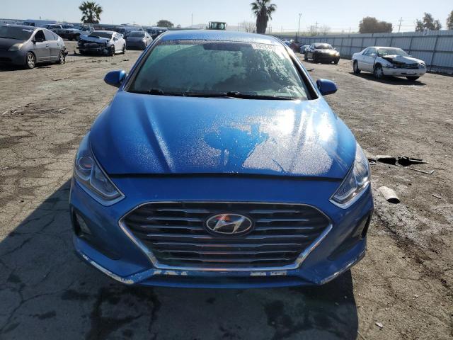 5NPE24AF9KH760556 - 2019 HYUNDAI SONATA SE BLUE photo 5