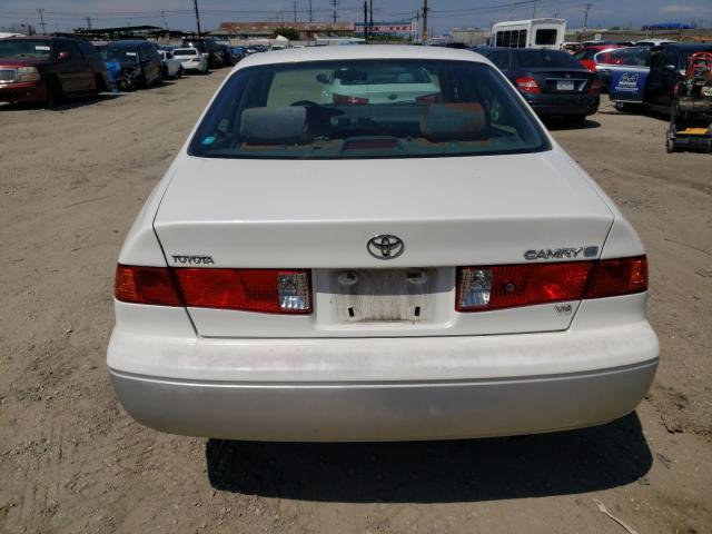 JT2BF22K810305354 - 2001 TOYOTA CAMRY CE WHITE photo 6