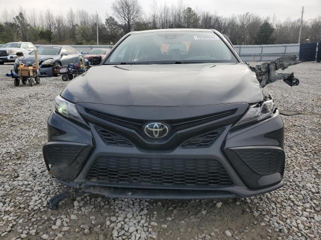 4T1G11AK5PU722130 - 2023 TOYOTA CAMRY SE NIGHT SHADE BLACK photo 5