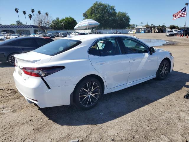 4T1G11AK1RU911313 - 2024 TOYOTA CAMRY SE NIGHT SHADE WHITE photo 3