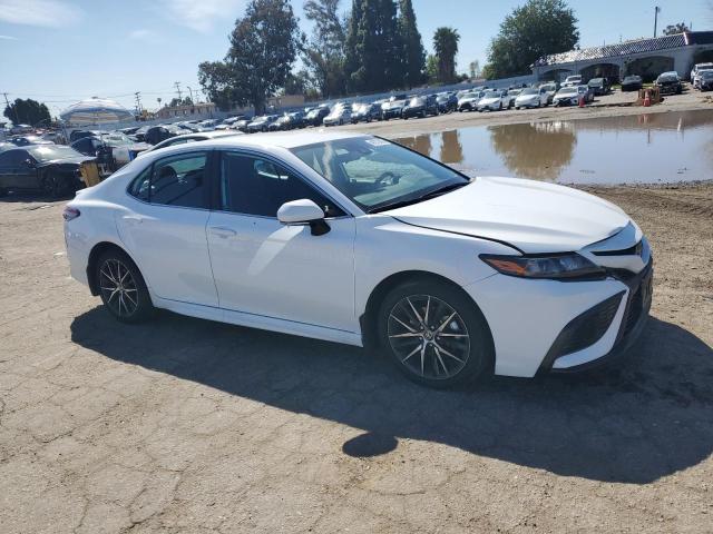 4T1G11AK1RU911313 - 2024 TOYOTA CAMRY SE NIGHT SHADE WHITE photo 4