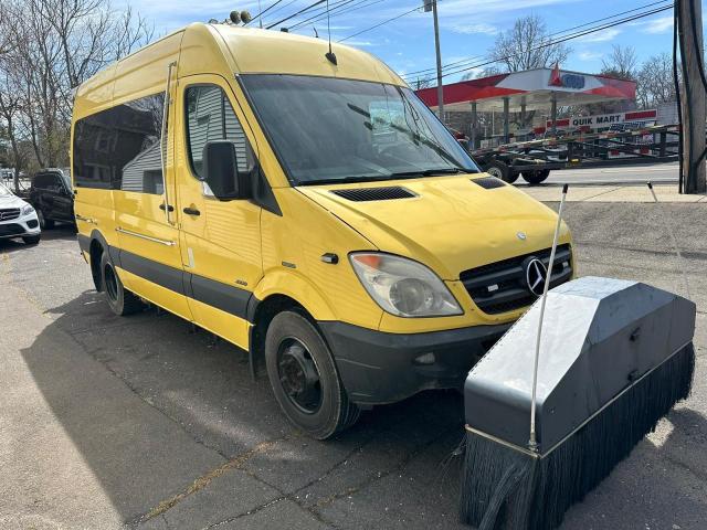 WD3PF0CC1D5779558 - 2013 MERCEDES-BENZ SPRINTER 3500 YELLOW photo 4