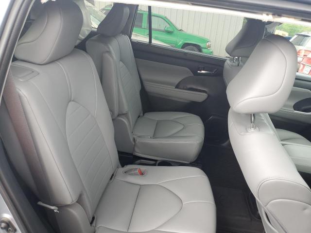 5TDGZRBH2MS153249 - 2021 TOYOTA HIGHLANDER XLE SILVER photo 11