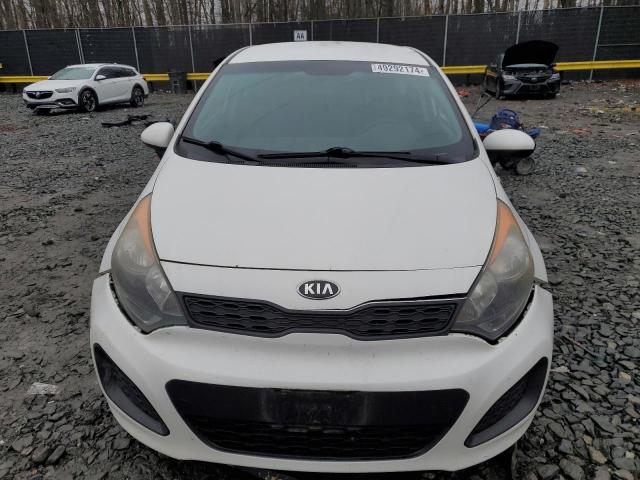 KNADM5A3XD6319224 - 2013 KIA RIO LX WHITE photo 5