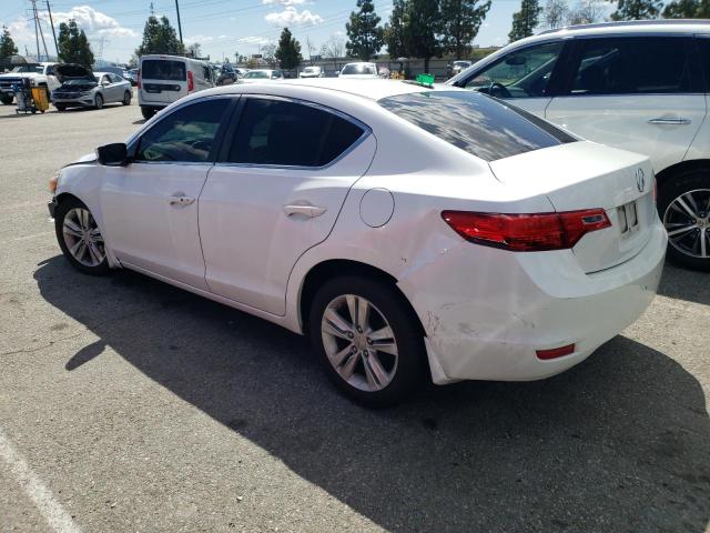 19VDE1F3XDE015007 - 2013 ACURA ILX 20 WHITE photo 2