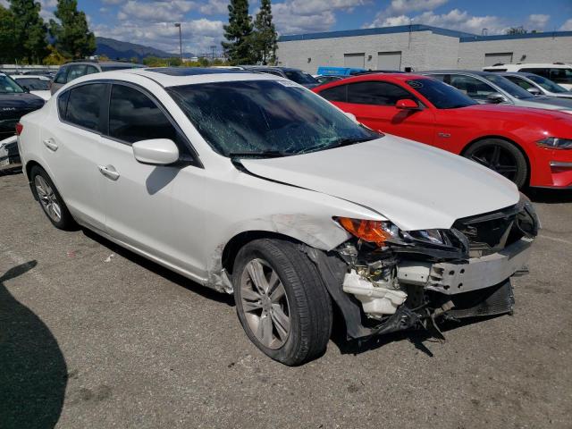 19VDE1F3XDE015007 - 2013 ACURA ILX 20 WHITE photo 4