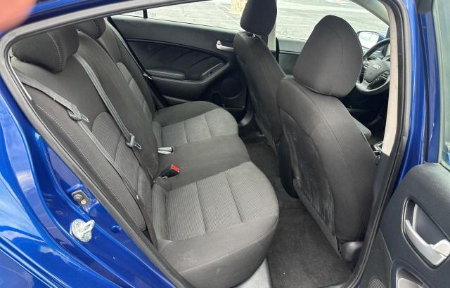 3KPFK4A75JE278490 - 2018 KIA FORTE LX BLUE photo 6