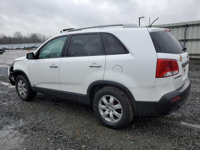 5XYKTDA6XDG372794 - 2013 KIA SORENTO LX WHITE photo 2