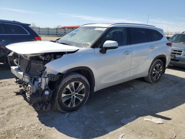 5TDGZRBH7NS592576 - 2022 TOYOTA HIGHLANDER XLE 白色 照片 1