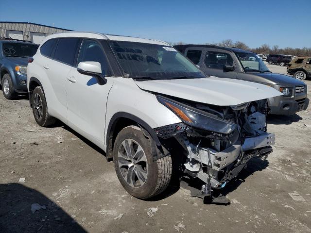 5TDGZRBH7NS592576 - 2022 TOYOTA HIGHLANDER XLE 白色 照片 4