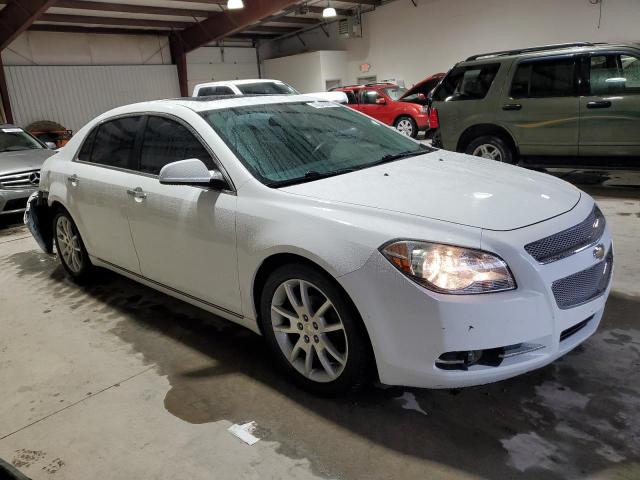 1G1ZE5E10BF275898 - 2011 CHEVROLET MALIBU LTZ თეთრი ფოტო 4