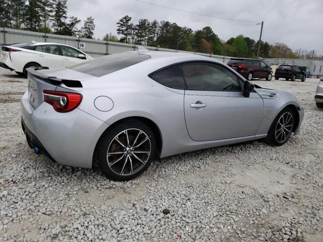 JF1ZNAE13J8701401 - 2018 TOYOTA 86 GT SILVER photo 3