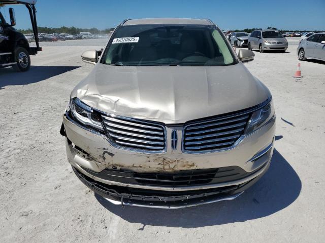 5LMCJ2C94HUL55315 - 2017 LINCOLN MKC SELECT BEIGE photo 5