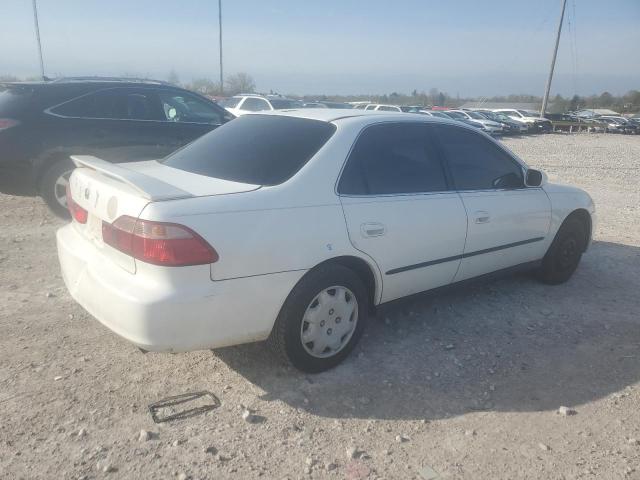 1HGCG5643WA236131 - 1998 HONDA ACCORD LX WHITE photo 3