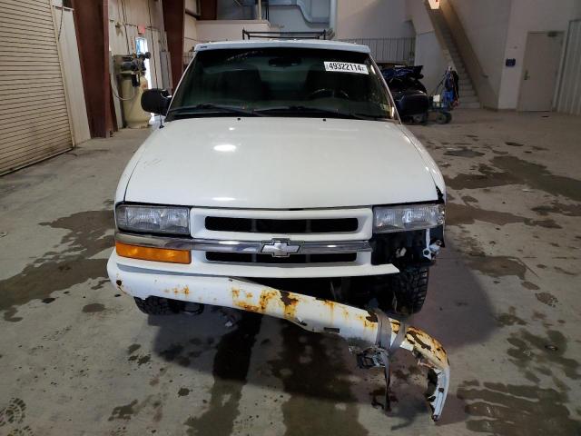 1GCCS19X838164468 - 2003 CHEVROLET S TRUCK S10 WHITE photo 5