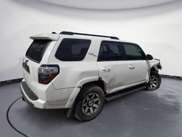 JTERU5JR3N6046122 - 2022 TOYOTA 4RUNNER SR5 PREMIUM WHITE photo 3