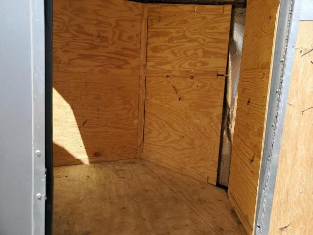 7FWBE2423N1016483 - 2022 TRAIL KING ENCLOSED ნაცრისფერი ფოტო 5