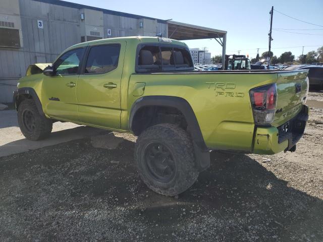 3TYCZ5AN2NT102273 - 2022 TOYOTA TACOMA DOUBLE CAB GREEN photo 2