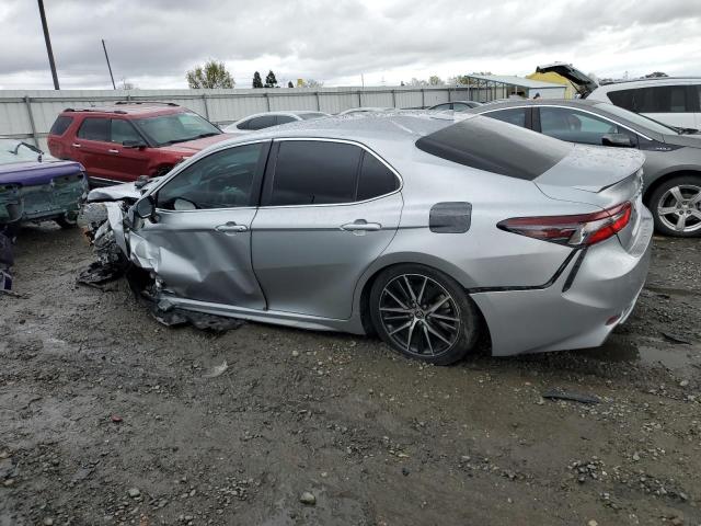 4T1T11AK1PU803768 - 2023 TOYOTA CAMRY SE NIGHT SHADE SILVER photo 2