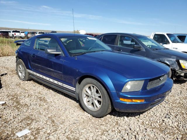 1ZVFT80N165251985 - 2006 FORD MUSTANG BLUE photo 4