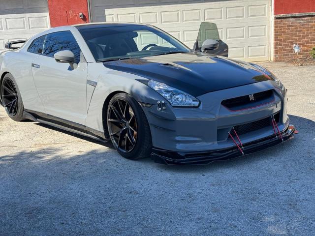 2010 NISSAN GT-R BASE, 