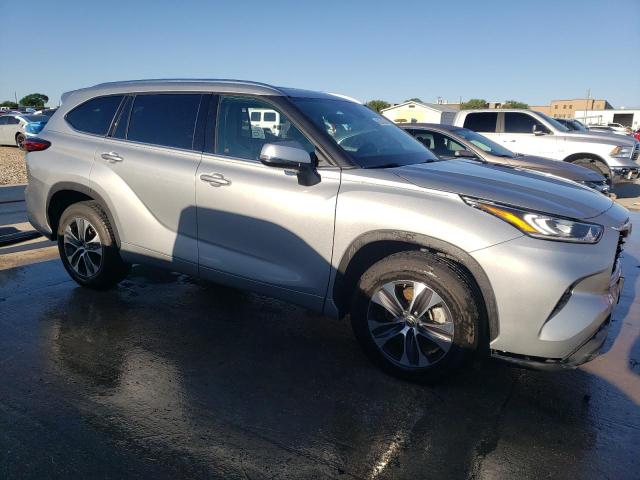 5TDGZRAH3LS504749 - 2020 TOYOTA HIGHLANDER XLE ვერცხლისფერი ფოტო 4