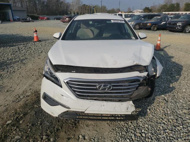 5NPE24AF5FH196569 - 2015 HYUNDAI SONATA SE WHITE photo 5