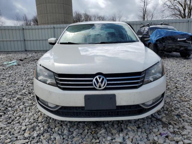 1VWBT7A37FC025726 - 2015 VOLKSWAGEN PASSAT SE WHITE photo 5