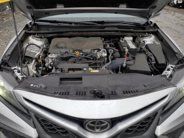 4T1G11AK7NU704564 - 2022 TOYOTA CAMRY SE SILVER photo 11