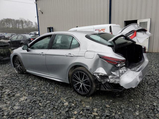 4T1G11AK7NU704564 - 2022 TOYOTA CAMRY SE SILVER photo 2