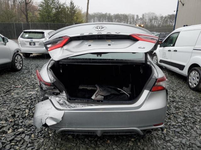 4T1G11AK7NU704564 - 2022 TOYOTA CAMRY SE SILVER photo 6