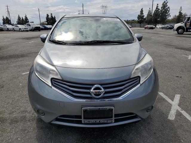 3N1CE2CP7FL409615 - 2015 NISSAN VERSA NOTE S GRAY photo 5