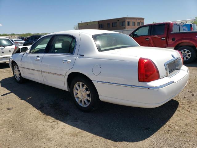 2LNHM82V99X631578 - 2009 LINCOLN TOWN CAR SIGNATURE LIMITED WHITE photo 2