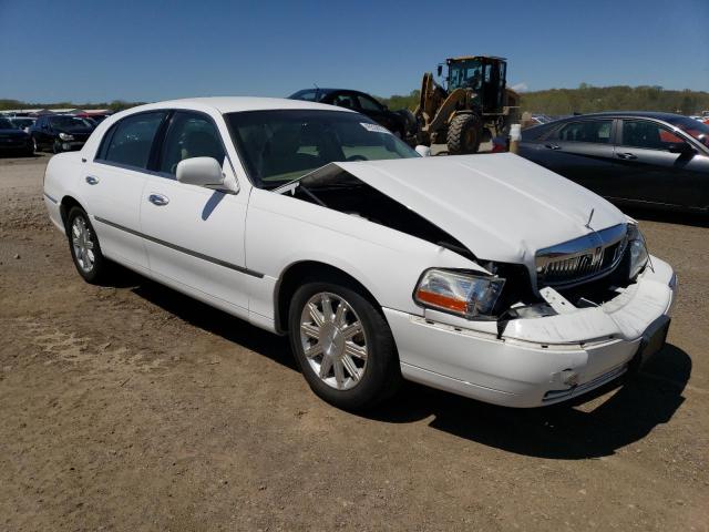 2LNHM82V99X631578 - 2009 LINCOLN TOWN CAR SIGNATURE LIMITED WHITE photo 4