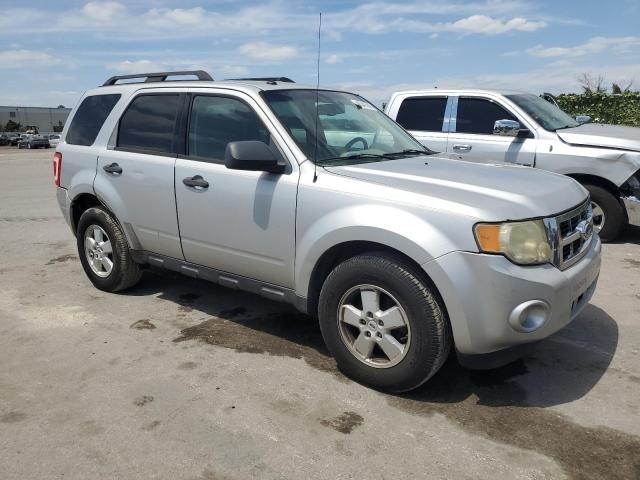 1FMCU03G59KA18338 - 2009 FORD ESCAPE XLT SILVER photo 4