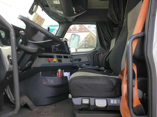 3AKJHHDRXJSJW7340 - 2018 FREIGHTLINER CASCADIA Weiß Foto 5