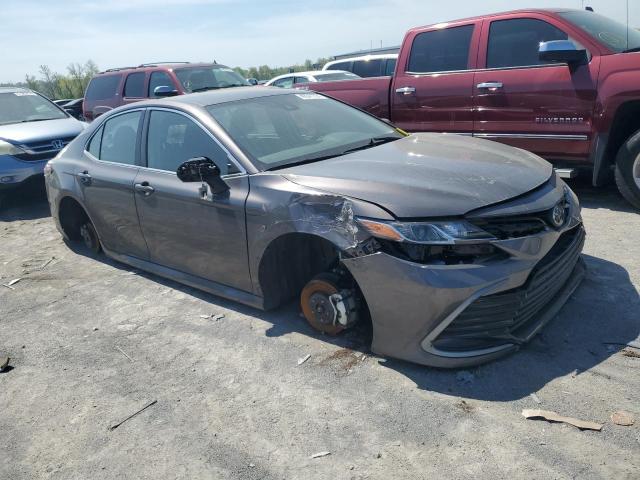 4T1R11AK7PU724681 - 2023 TOYOTA CAMRY LE GRAY photo 4