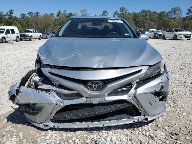 4T1G11AK0PU751342 - 2023 TOYOTA CAMRY SE NIGHT SHADE SILVER photo 5