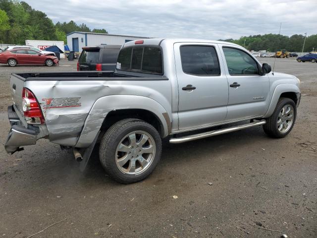 5TFJU4GNXBX010983 - 2011 TOYOTA TACOMA DOUBLE CAB PRERUNNER SILVER photo 3