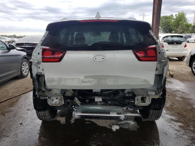 KNDCM3LD9K5236590 - 2019 KIA NIRO LX WHITE photo 6