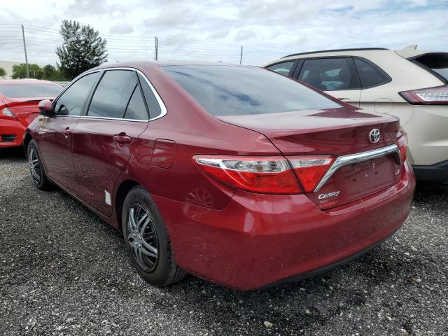 4T1BF1FK0HU762492 - 2017 TOYOTA CAMRY LE RED photo 2