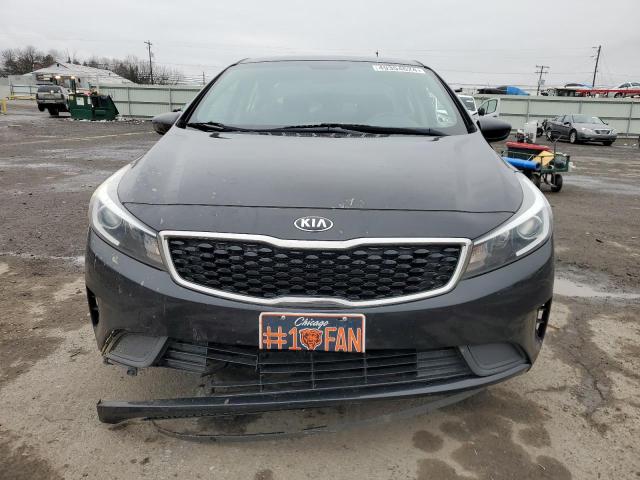 3KPFK4A72HE085045 - 2017 KIA FORTE LX BLACK photo 5