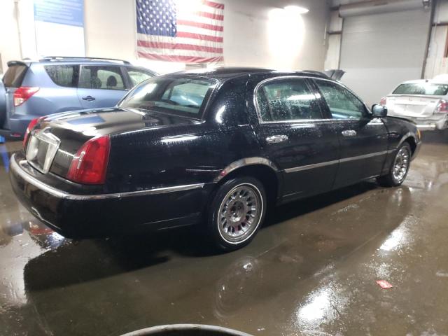 1LNHM82W9YY798935 - 2000 LINCOLN TOWN CAR SIGNATURE BLACK photo 3