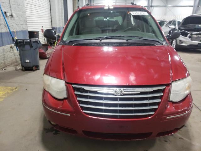 2C4GP64L45R221700 - 2005 CHRYSLER TOWN & COU LIMITED RED photo 5