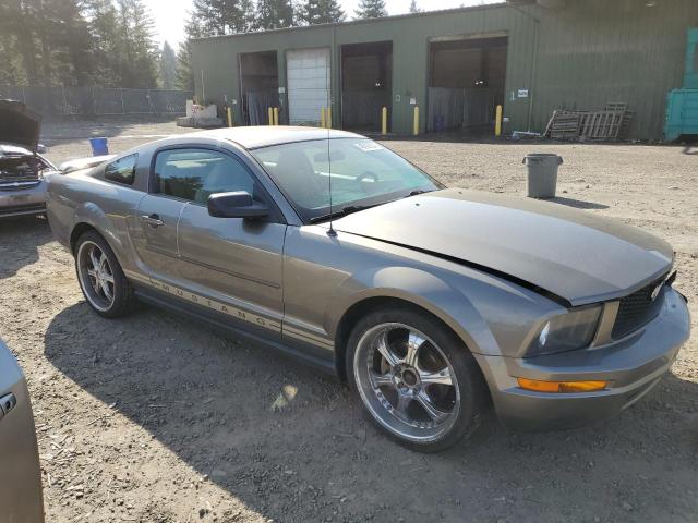 1ZVFT80N355225712 - 2005 FORD MUSTANG GRAY photo 4
