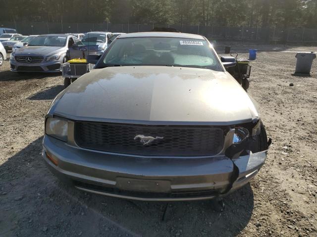1ZVFT80N355225712 - 2005 FORD MUSTANG GRAY photo 5