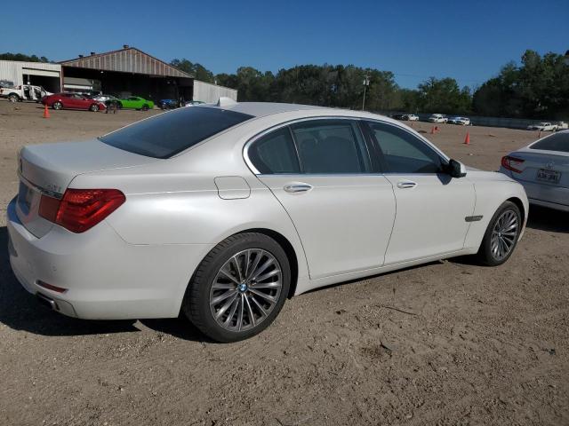 WBAKA4C5XCC613456 - 2012 BMW 740 I WHITE photo 3