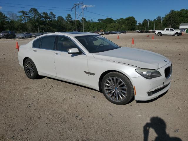 WBAKA4C5XCC613456 - 2012 BMW 740 I WHITE photo 4