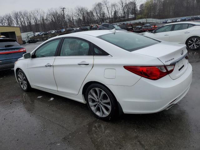 5NPEC4AB3DH645366 - 2013 HYUNDAI SONATA SE WHITE photo 2